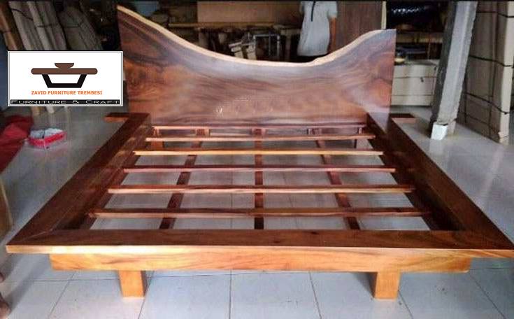tempat tidur kayu trembesi