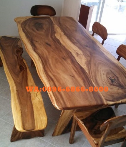 Meja Makan Kaki Kayu Trembesi