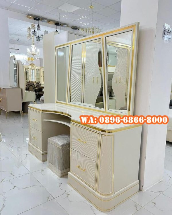 Meja Rias Mewah Cermin Besar