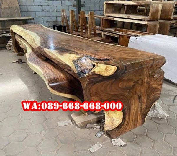 Meja Makan Trembesi Lengkung Corak Unik