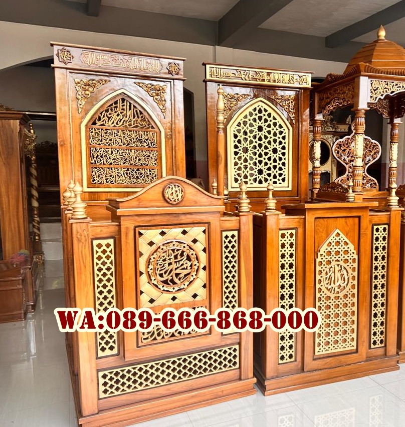 Mimbar kubah Masjid Mewah