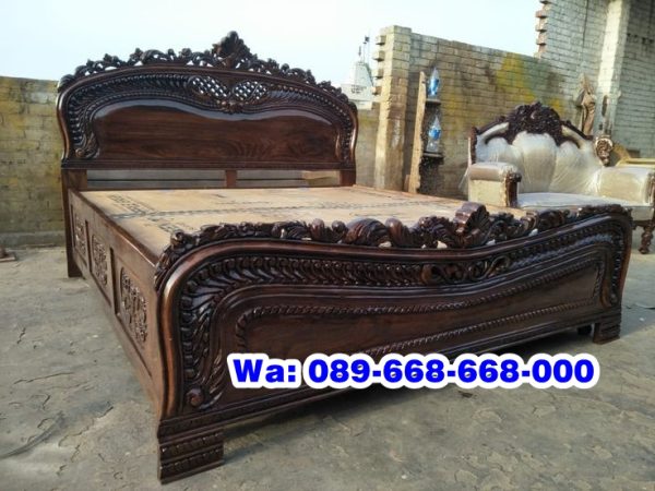 Tempat Tidur Kayu Jati