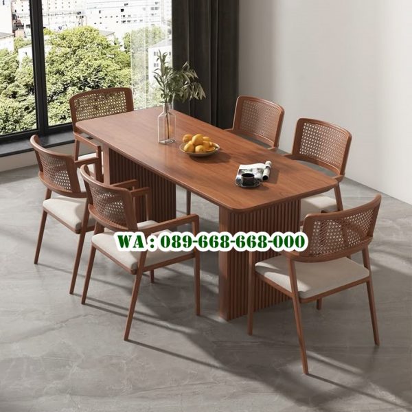 Meja Makan Kayu