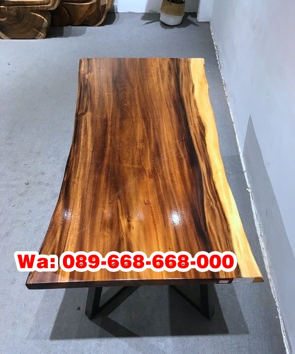 Meja Makan Trembesi Kayu Solid