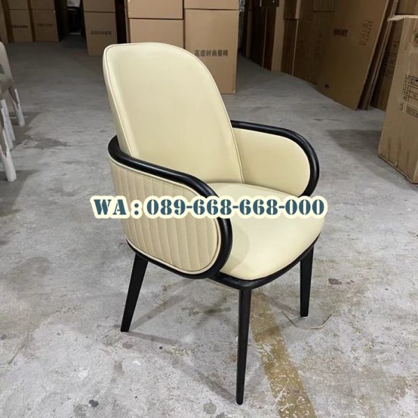 Kursi Makan Bantalan Empuk Magelang