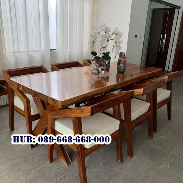 Meja Makan Trembesi Corak Alami